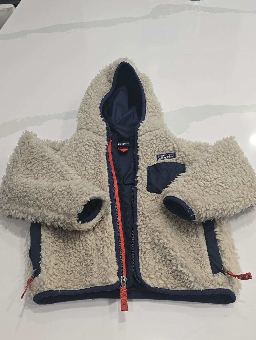 Patagonia Kids Cream Sherpa Hooded Jacket with Navy And Red Trim Size 4T
